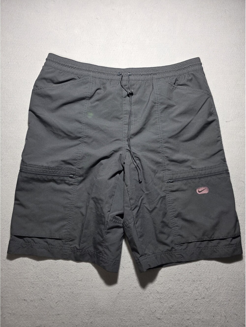 Vintage Nike Men's Cargo Shorts Size Large Gray Hiking Outdoor Athletic Pockets